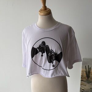 Oversized cropped graphic tee